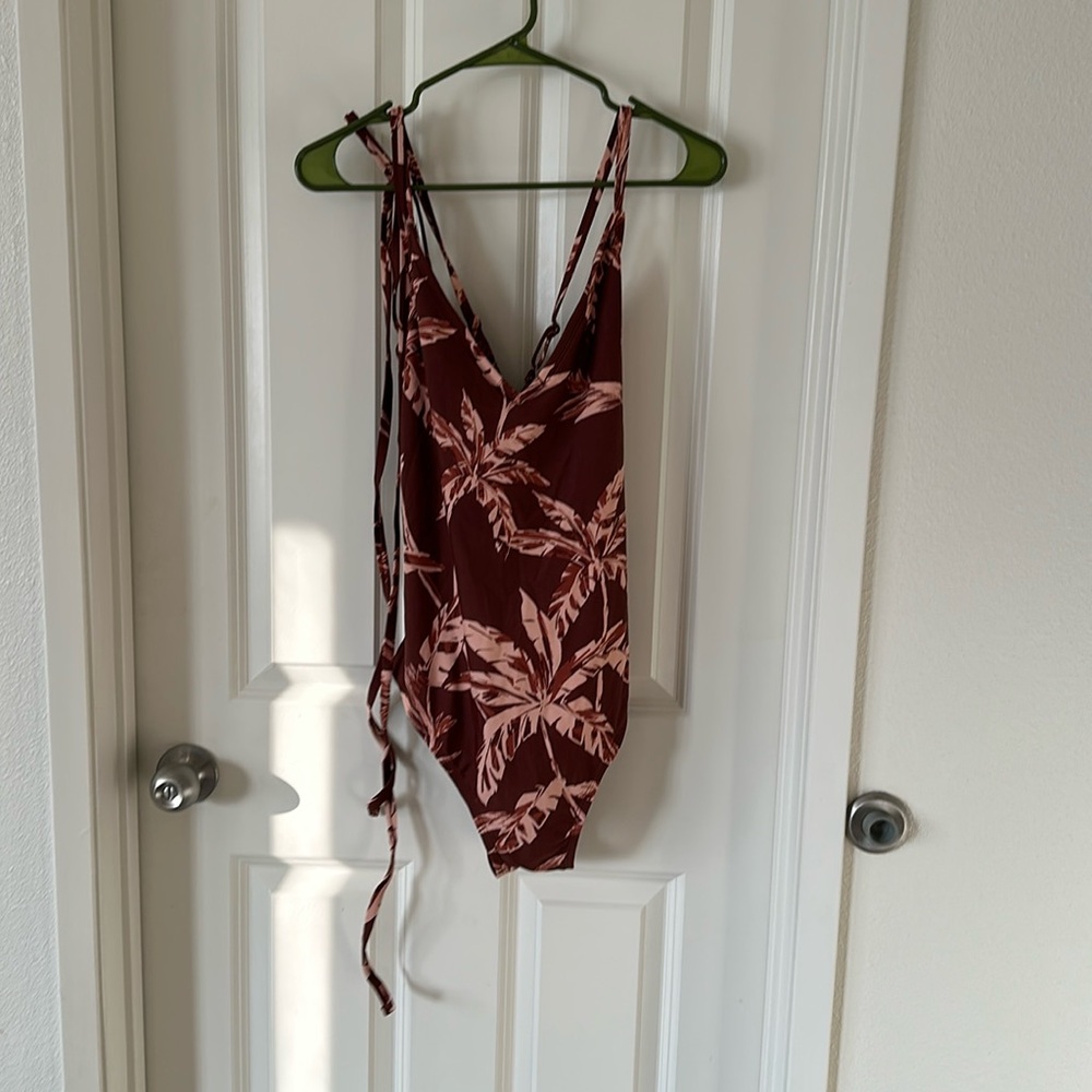 Target women’s swimsuit